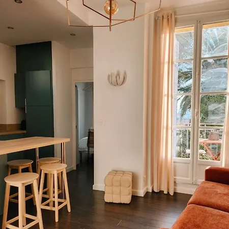 Charming, Quiet 2-room With Balcony Apartamento